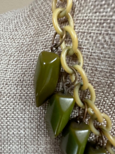 Vintage Green Bakelite Necklace