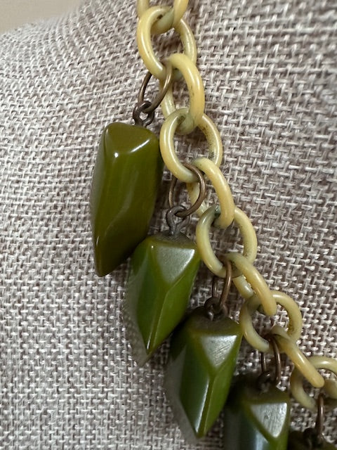 Vintage Green Bakelite Necklace