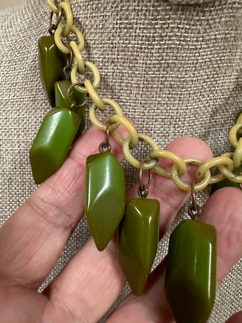 Vintage Green Bakelite Necklace