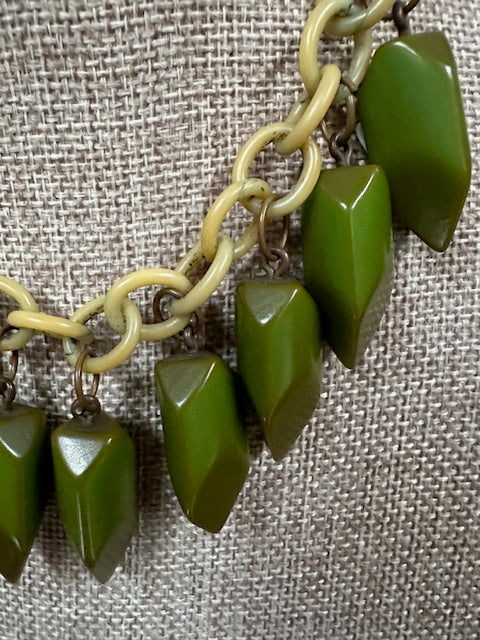 Vintage Green Bakelite Necklace