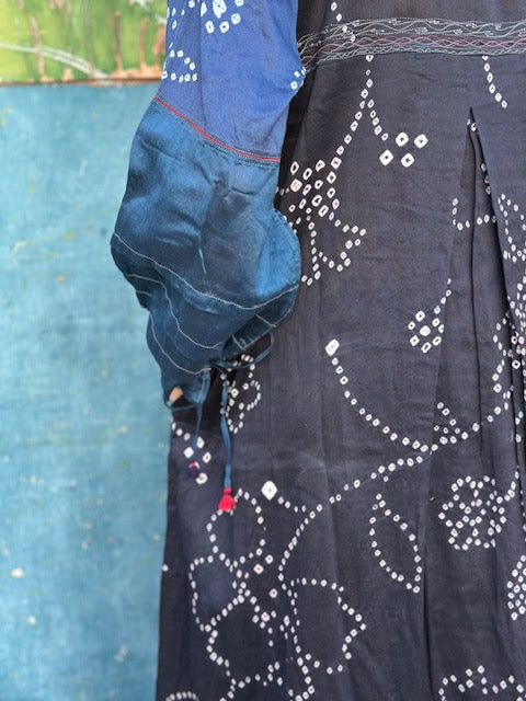 Injiri Amber - 01 Indigo Blue & Bandhani Patterns Large