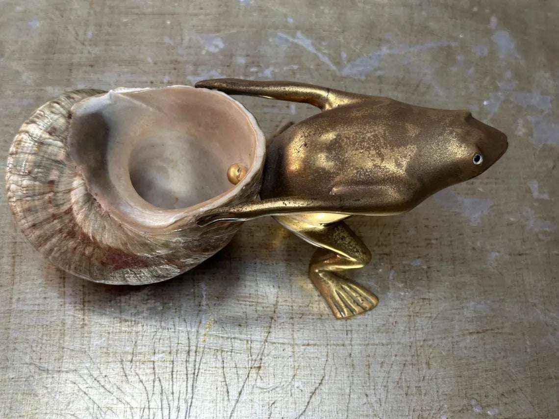 Vintage Brass Frog Pulling Shell